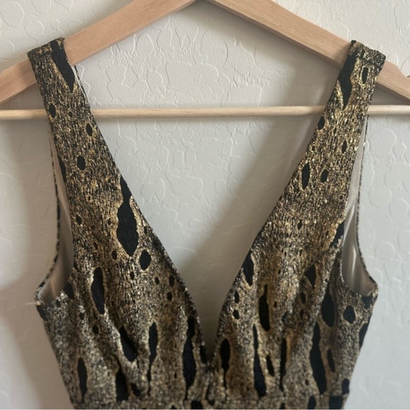 Gold & Black Low Cut Body-Con Dress by Filtre, SM - Picture 3 of 11